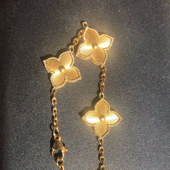 NWT - Alhambra Guilloche Gold Clover Bracelet - Picture 4 of 9